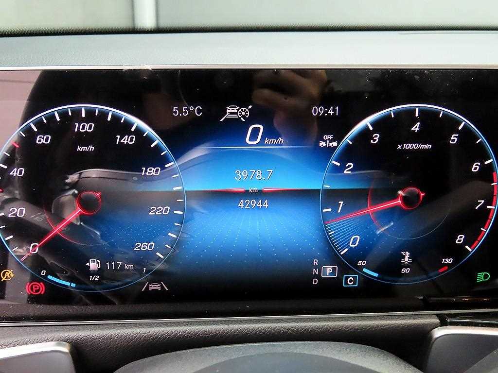 Mercedes Benz GLB Class - Vista 8