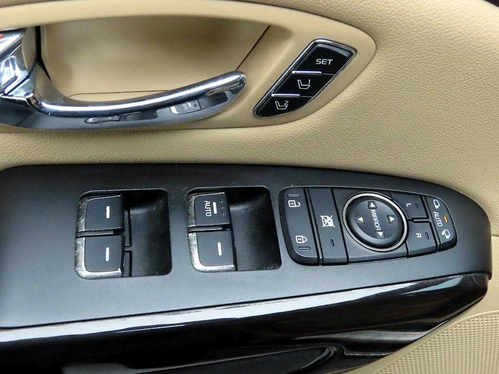 KIA Carnival - Vista 11