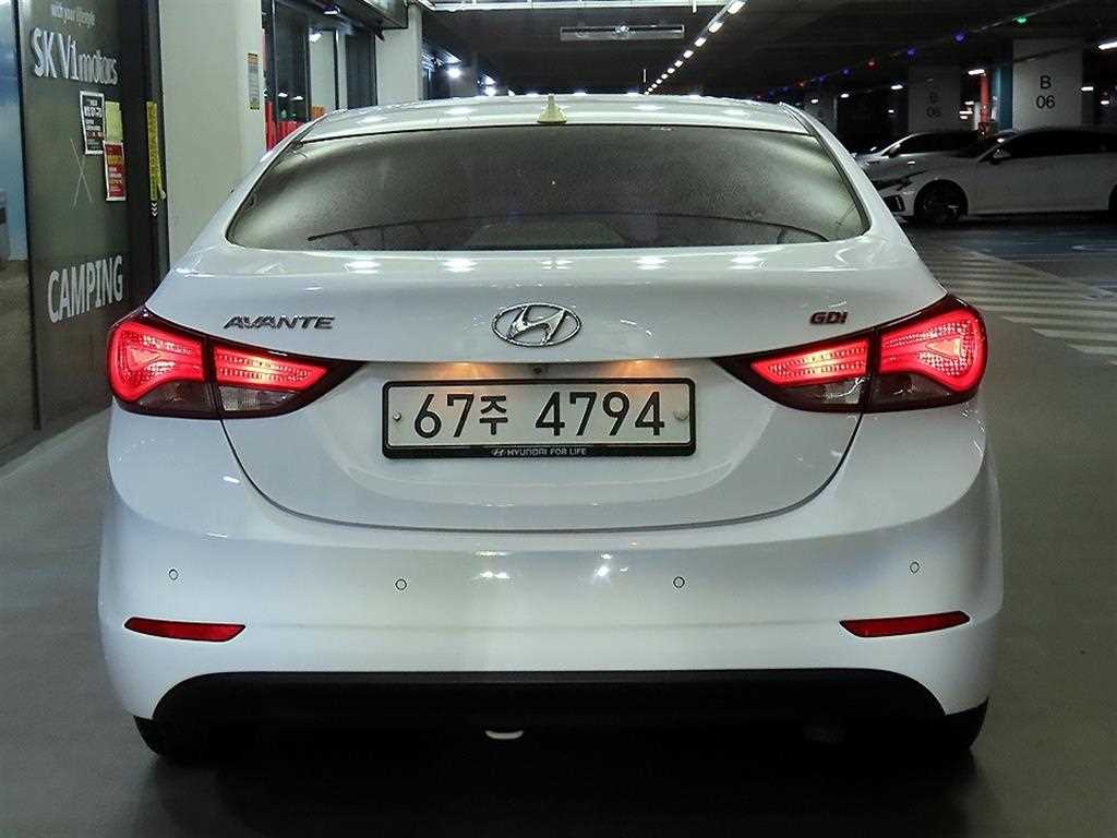 HYUNDAI Avante - Vista 5