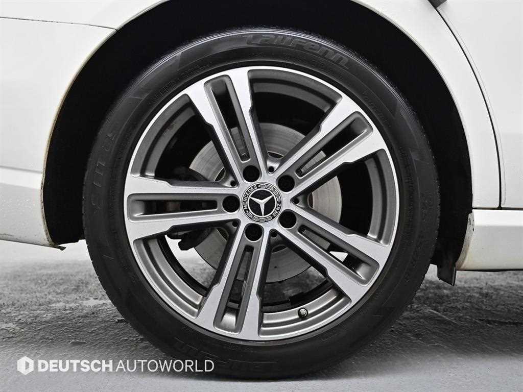 Mercedes Benz E class - Vista 5