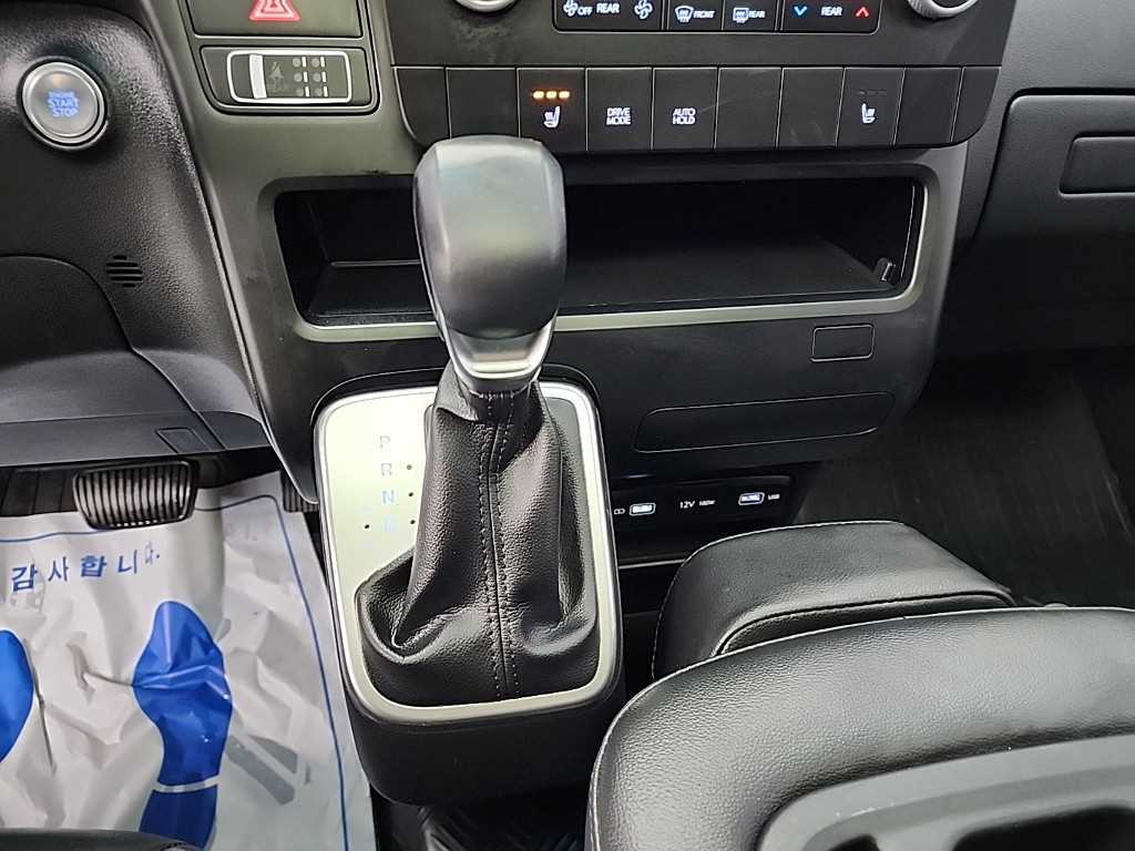 HYUNDAI Staria - Vista 8