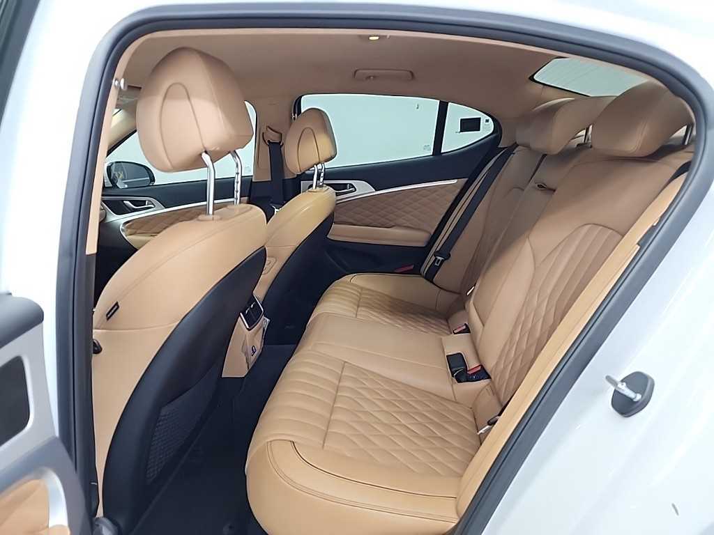 Genesis G70 - Vista 12