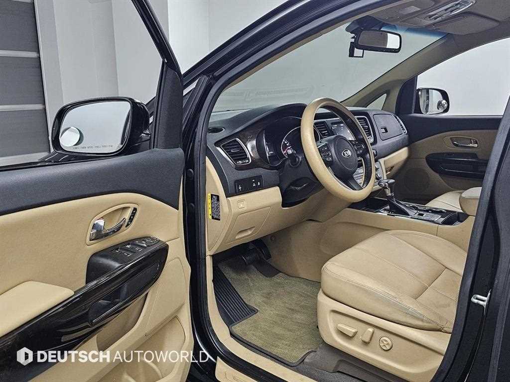 KIA Carnival - Vista 11