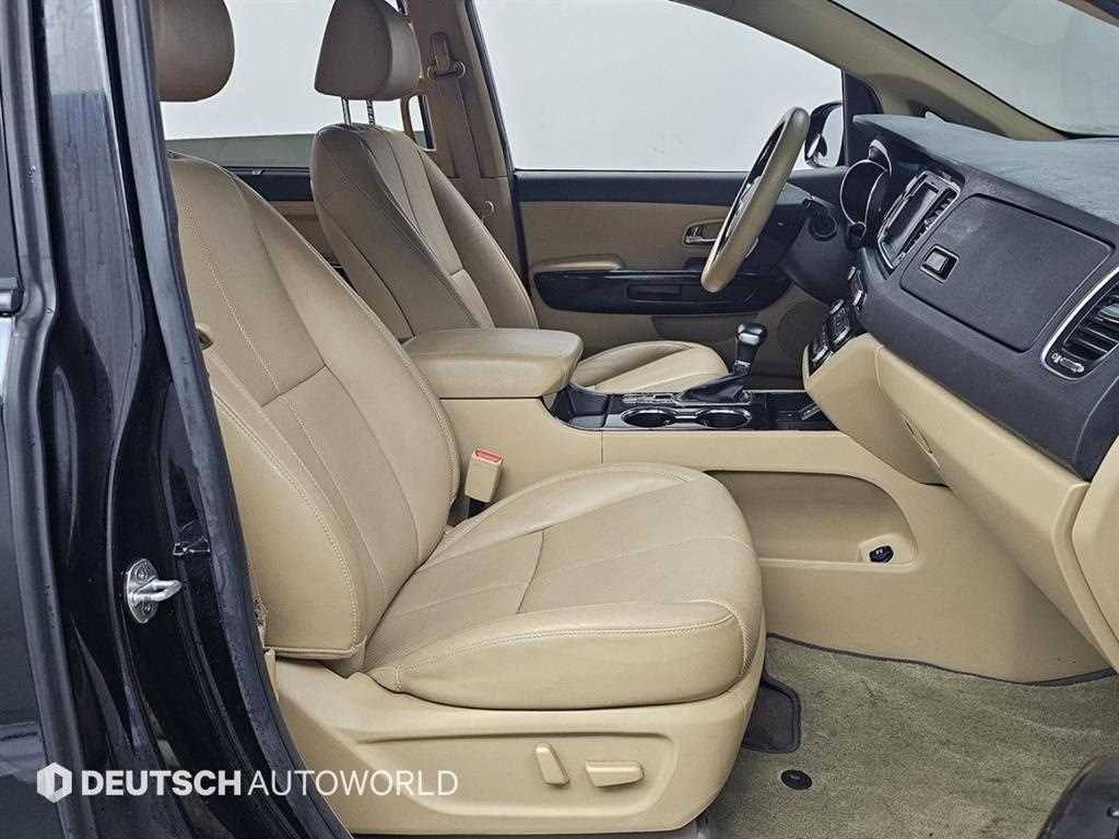 KIA Carnival - Vista 10