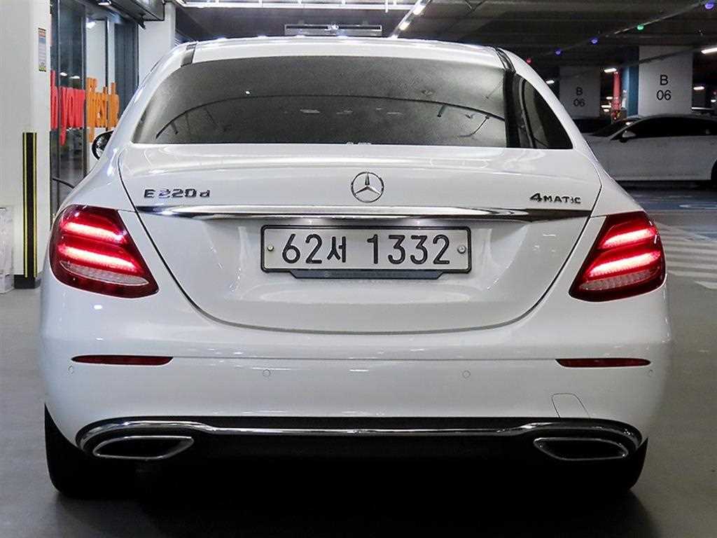 Mercedes Benz E class - Vista 5