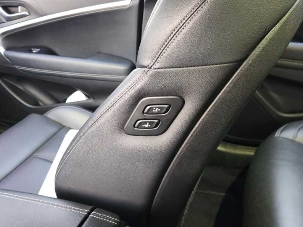 Genesis G70 - Vista 11