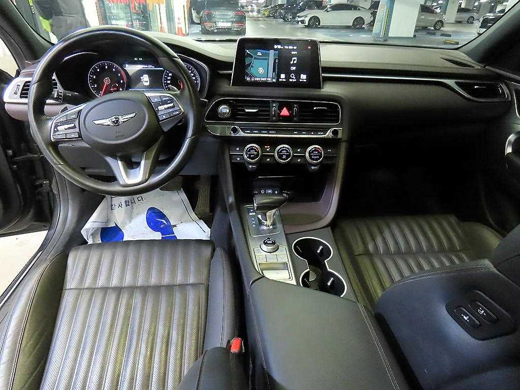 Genesis G70 - Vista 10