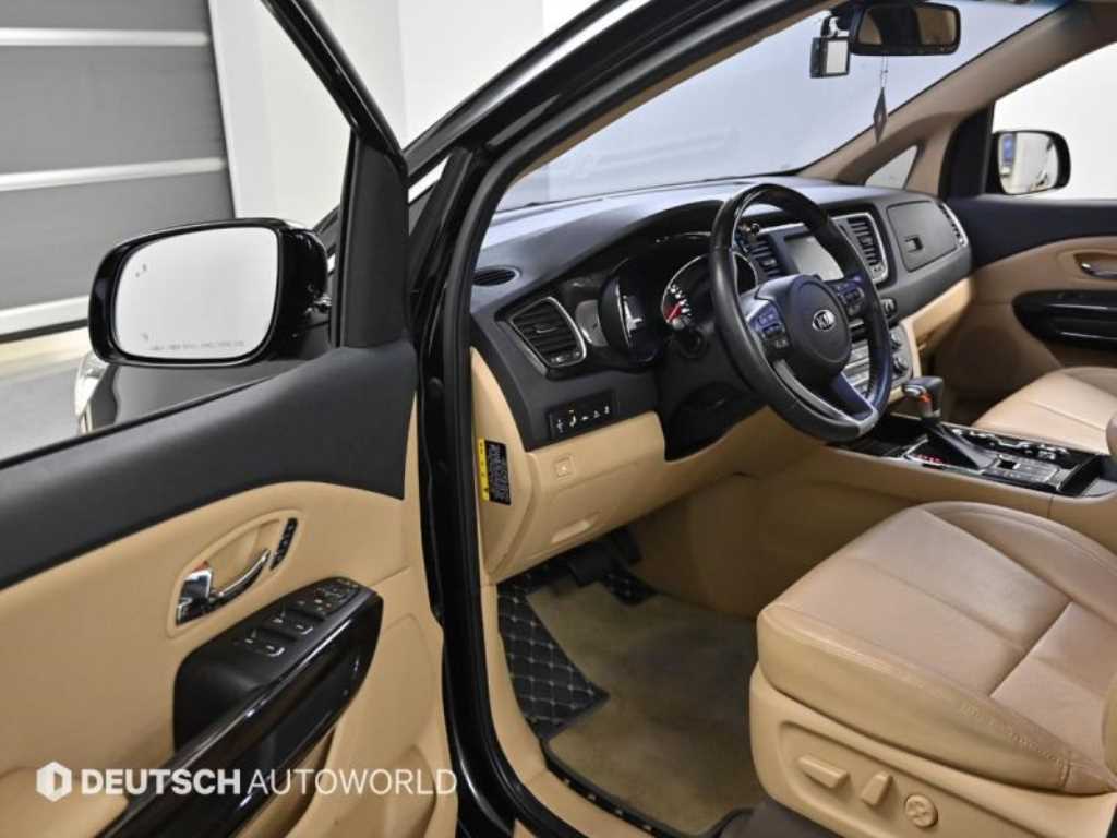 KIA Carnival - Vista 11