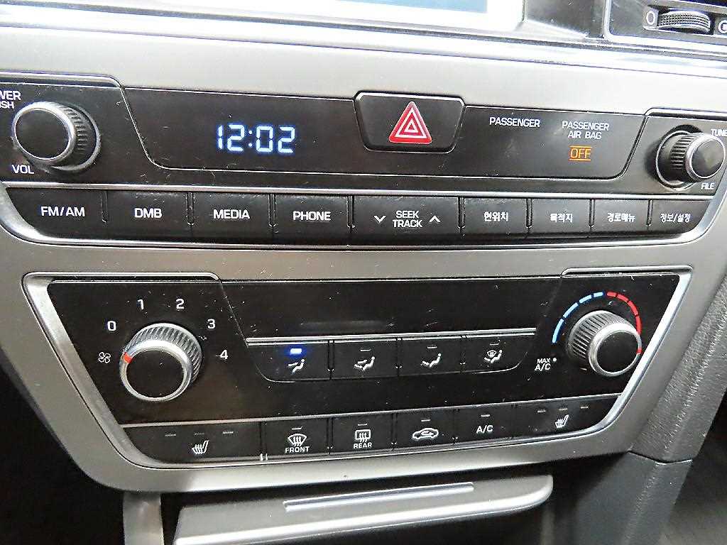 HYUNDAI Sonata - Vista 12