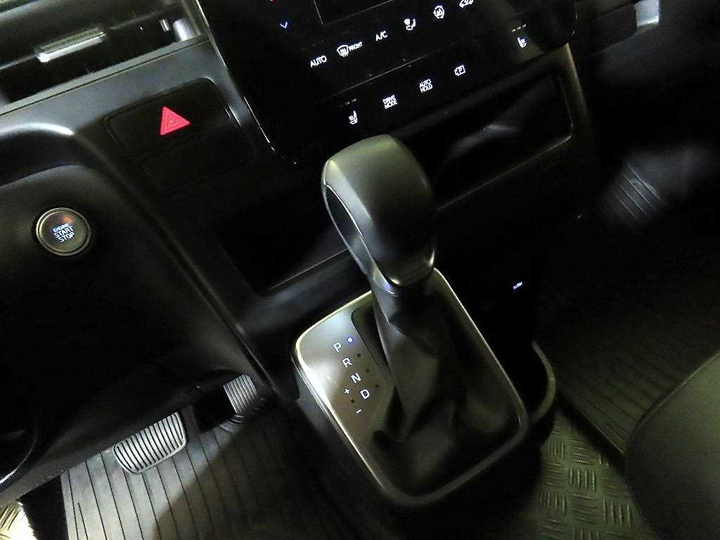 HYUNDAI Staria - Vista 12