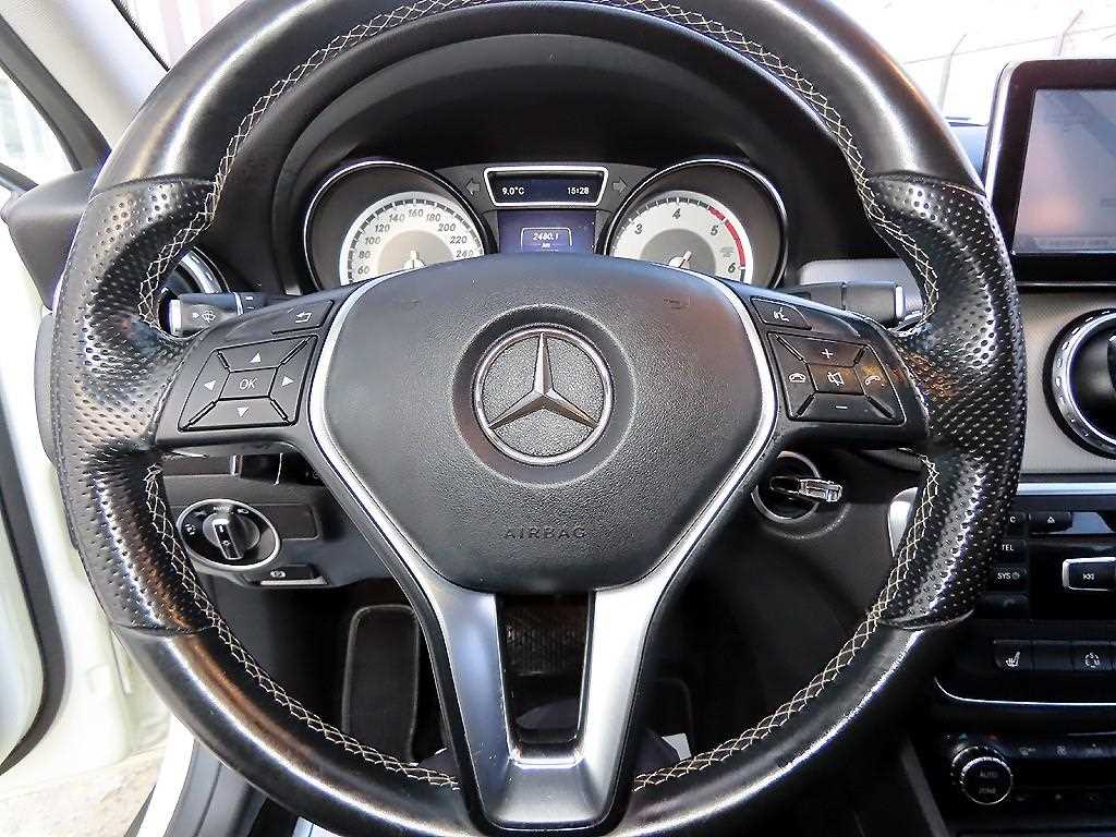 Mercedes Benz GLA Class - Vista 8