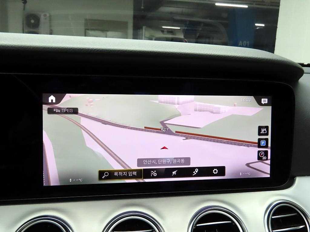 Mercedes Benz E class - Vista 8