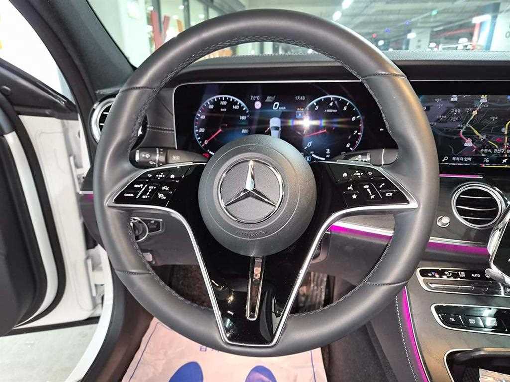 Mercedes Benz E class - Vista 9