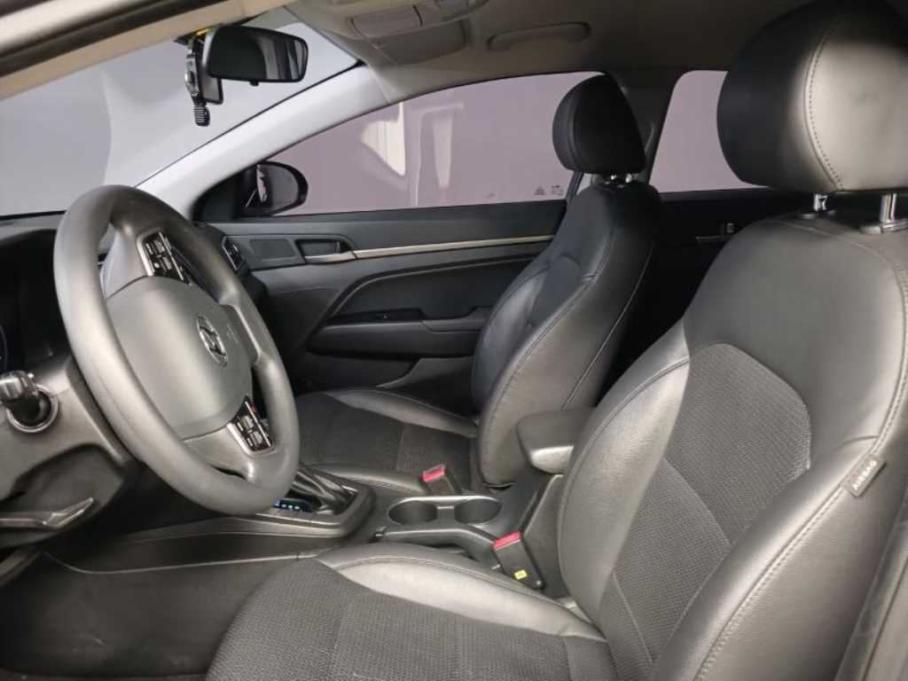 HYUNDAI Avante - Vista 7