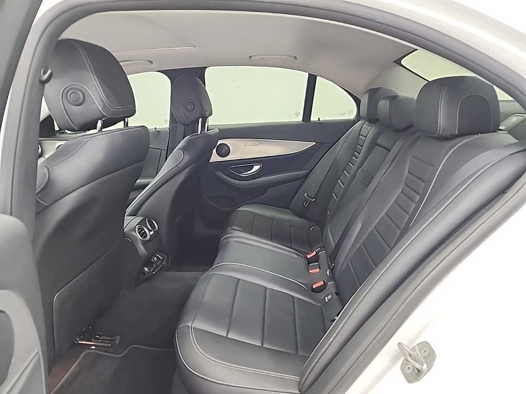 Mercedes Benz E class - Vista 12