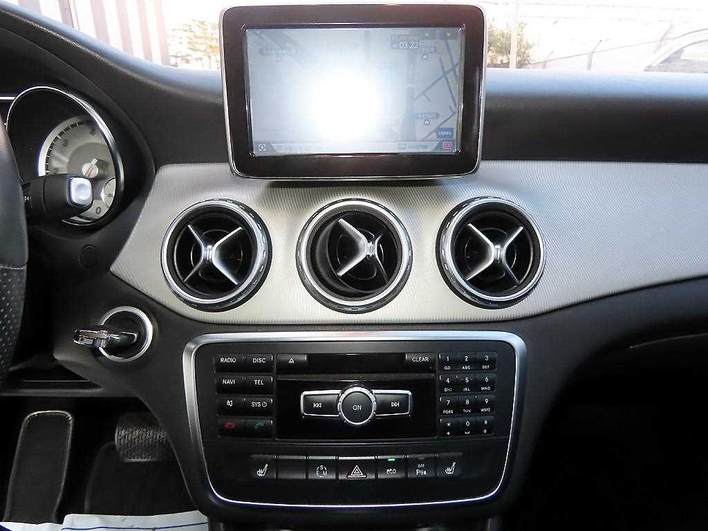 Mercedes Benz GLA Class - Vista 12