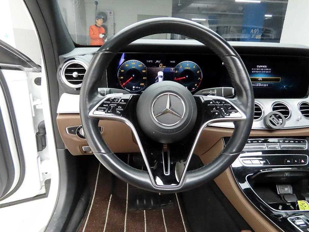 Mercedes Benz E class - Vista 7