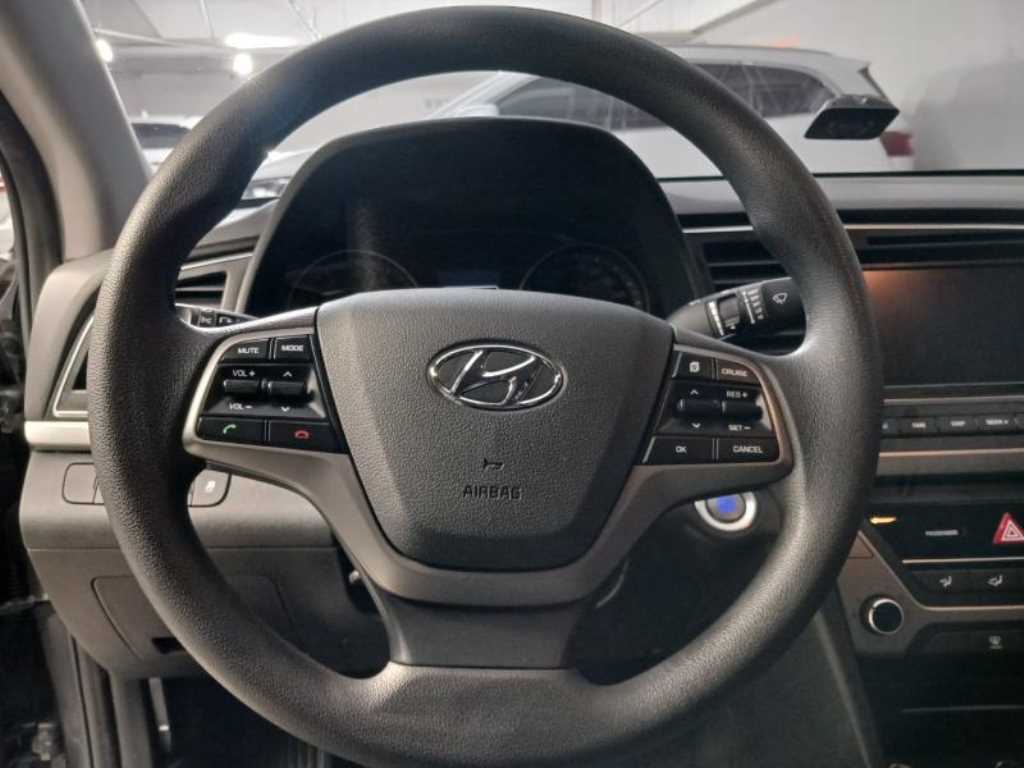 HYUNDAI Avante - Vista 10