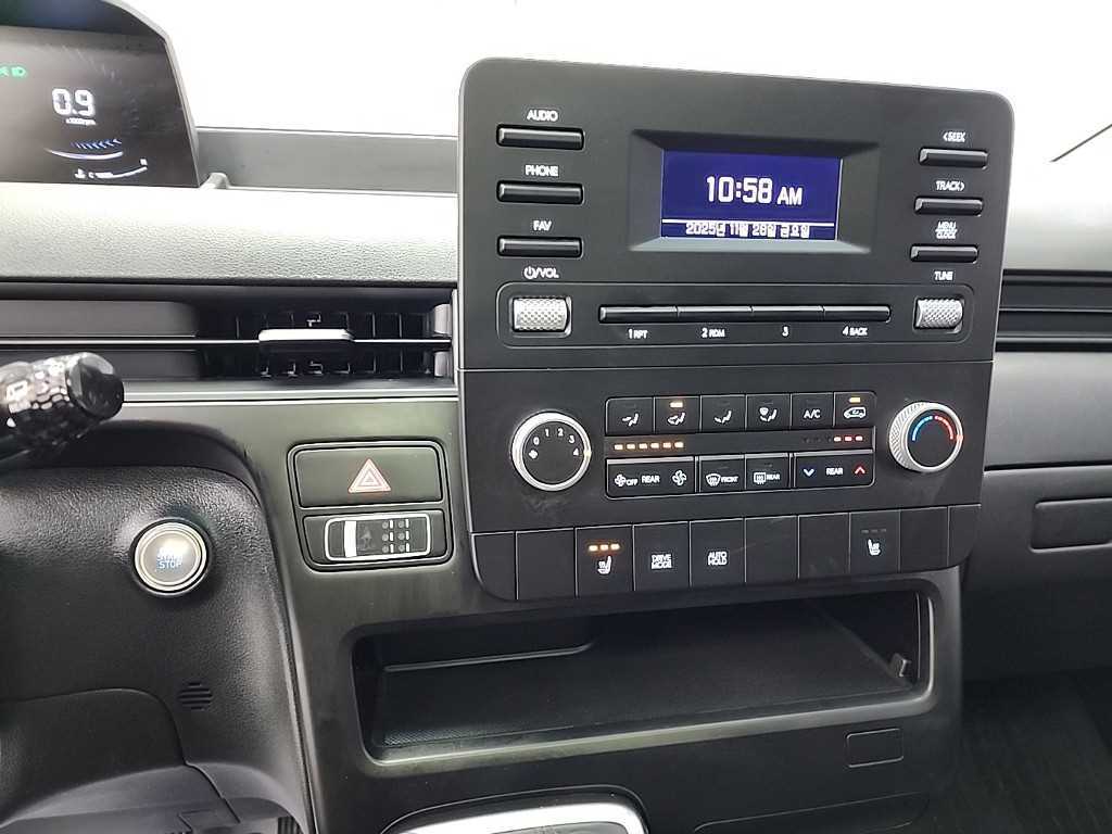 HYUNDAI Staria - Vista 10