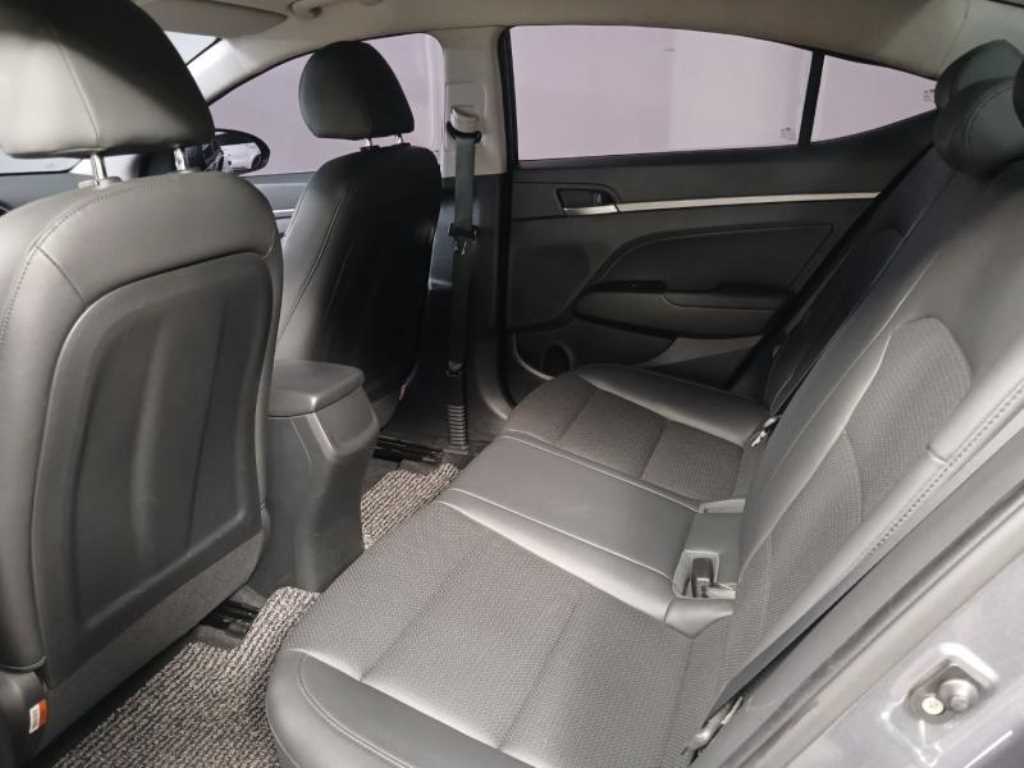 HYUNDAI Avante - Vista 8