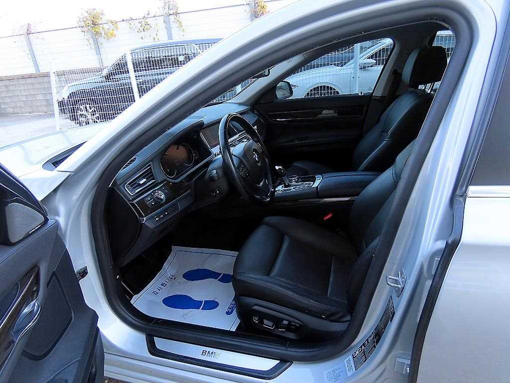 BMW 7 Series - Vista 5