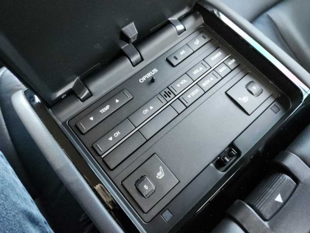 KIA Opirus - Vista 9