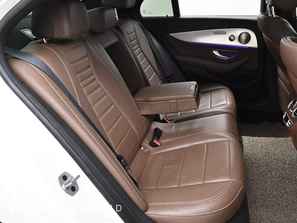 Mercedes Benz E class - Vista 12