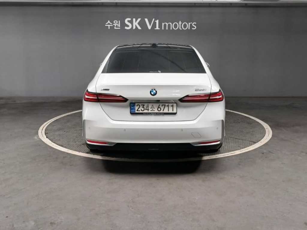 BMW 5 Series - Vista 5