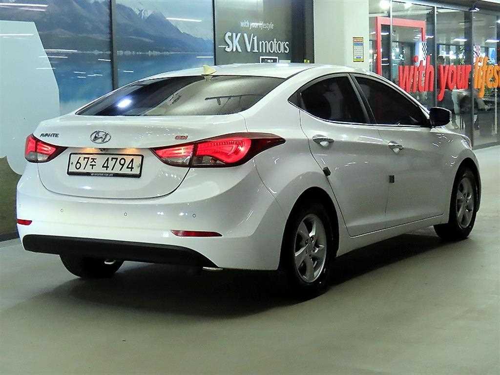 HYUNDAI Avante - Vista 4