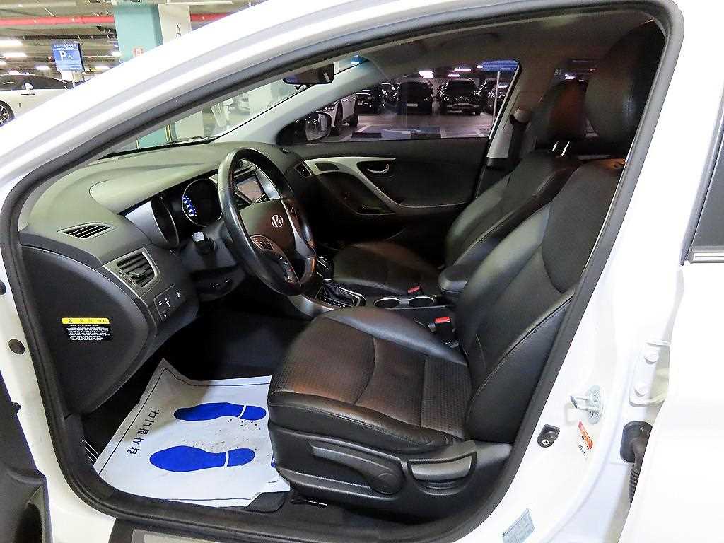 HYUNDAI Avante - Vista 6