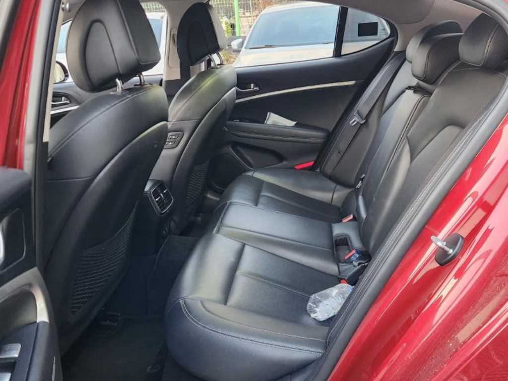 Genesis G70 - Vista 8