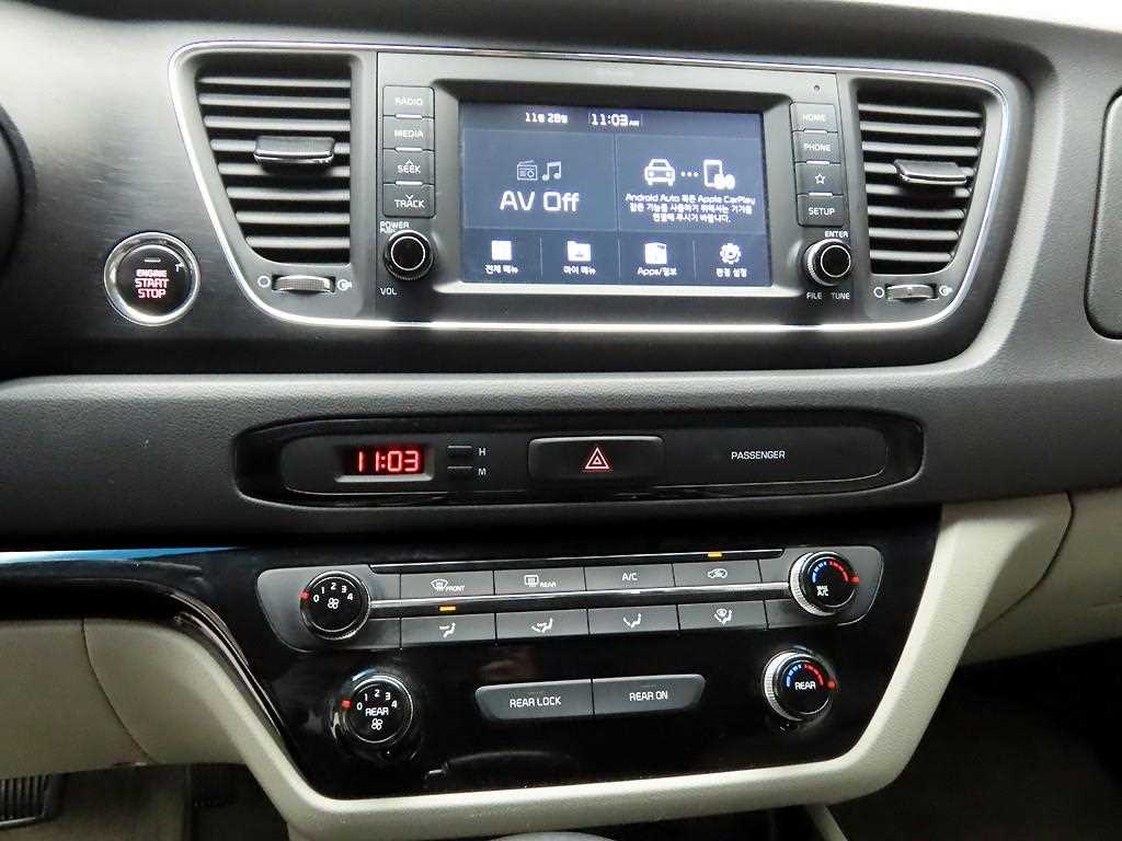 KIA Carnival - Vista 10