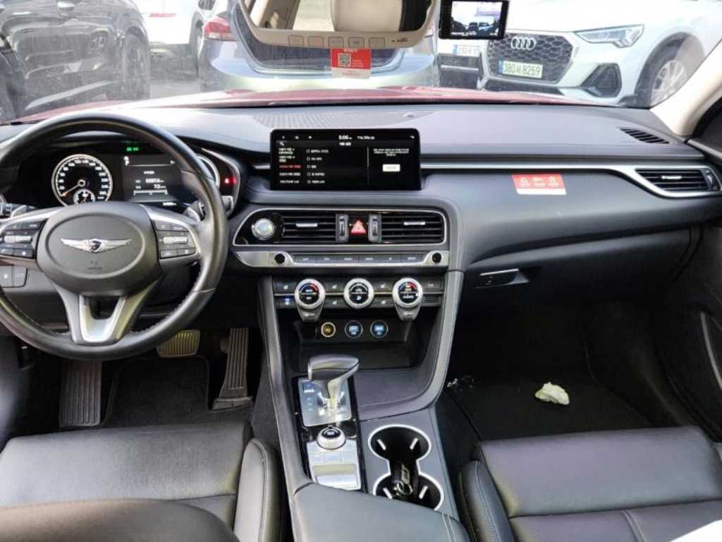 Genesis G70 - Vista 9