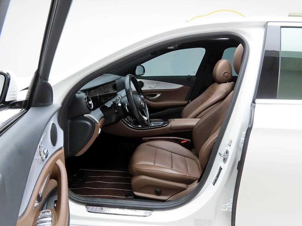 Mercedes Benz E class - Vista 12