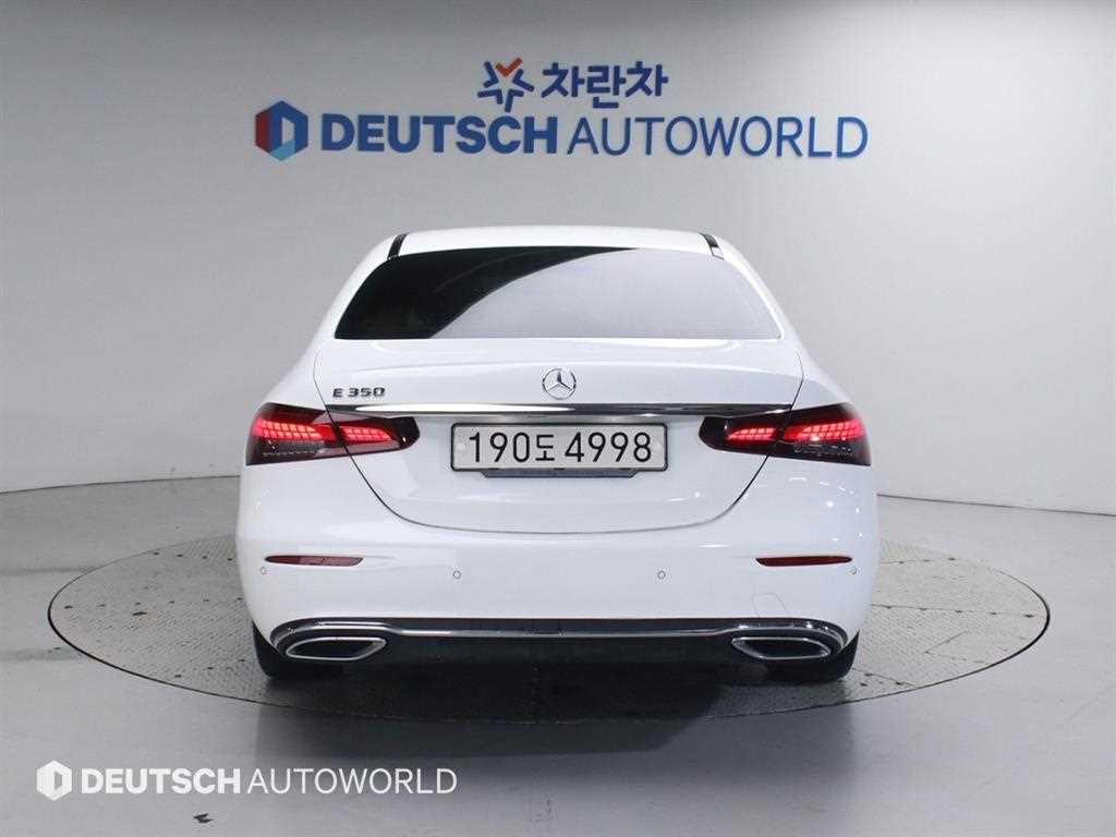 Mercedes Benz E class - Vista 4