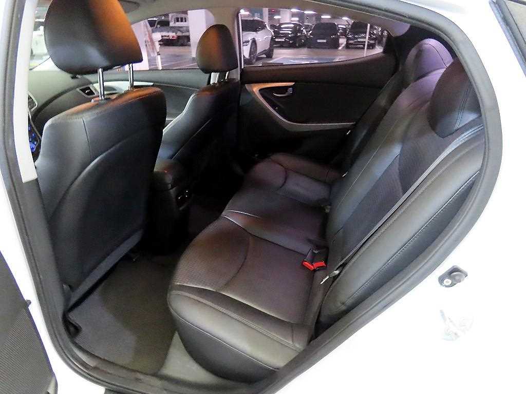 HYUNDAI Avante - Vista 7