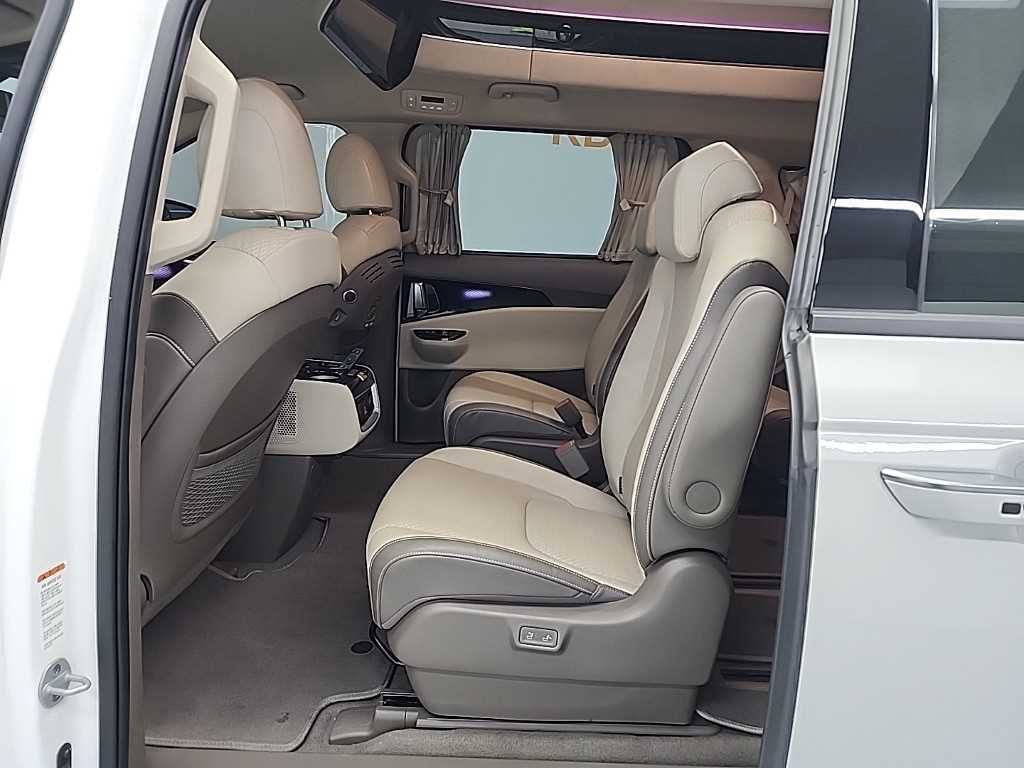 KIA Carnival - Vista 12