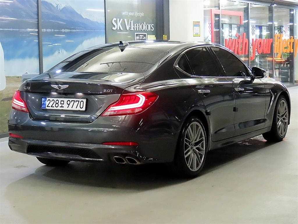 Genesis G70 - Vista 4