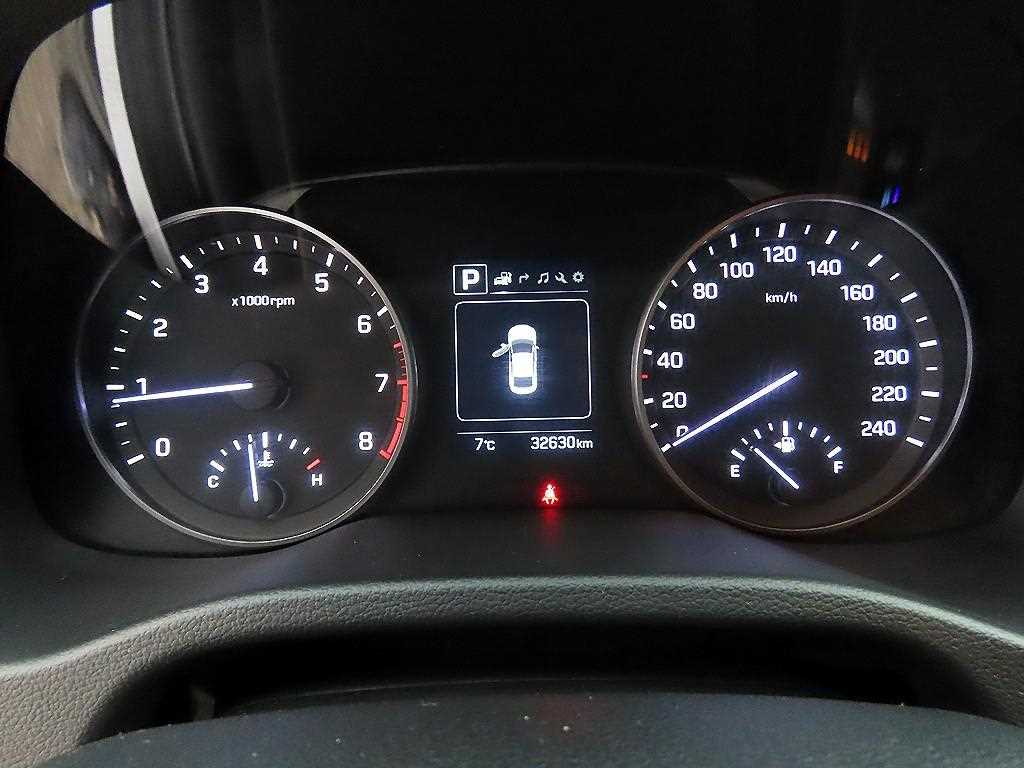 HYUNDAI Avante - Vista 9