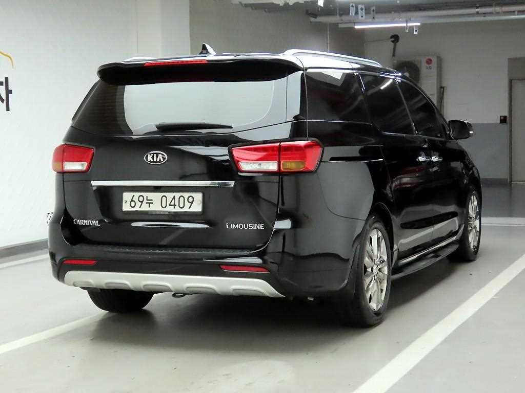 KIA Carnival - Vista 4