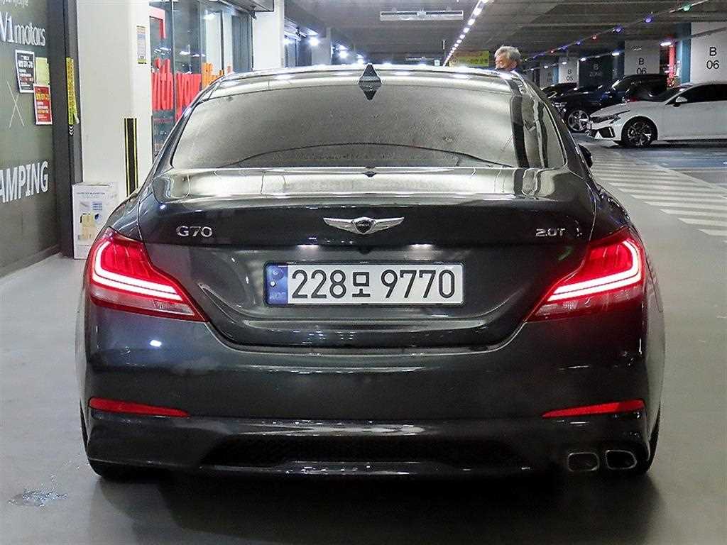 Genesis G70 - Vista 5