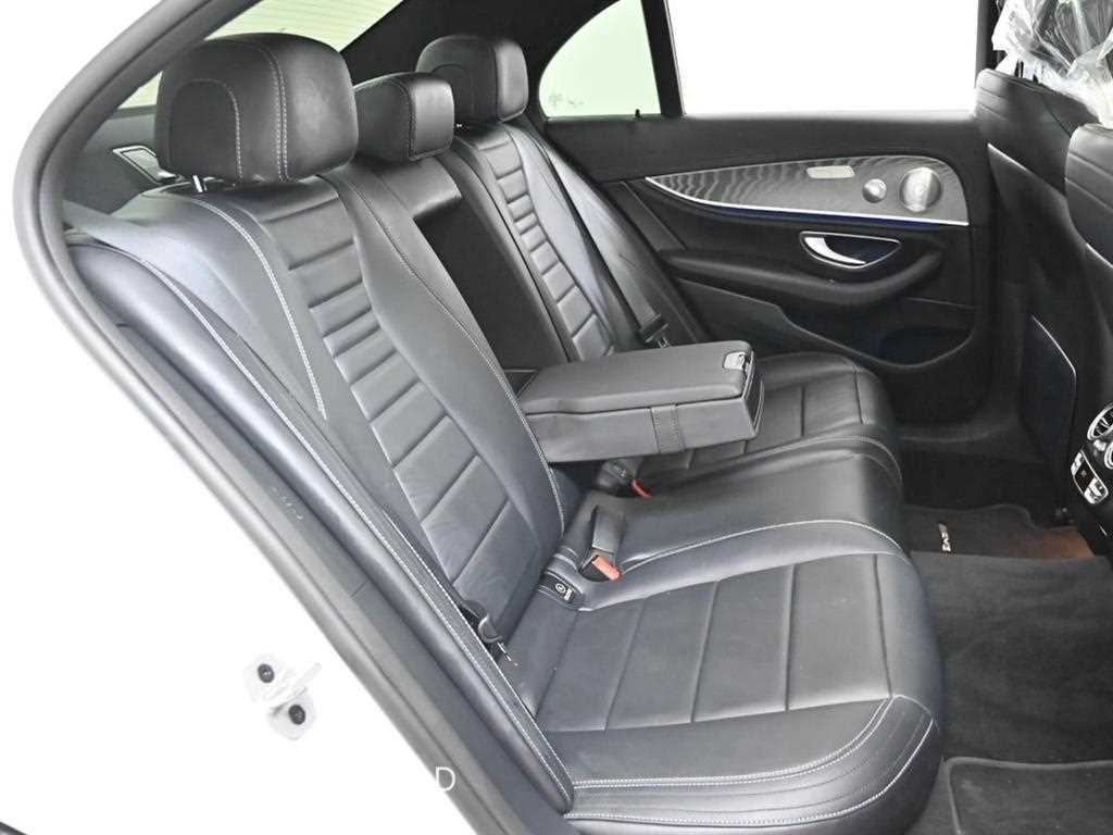 Mercedes Benz E class - Vista 12