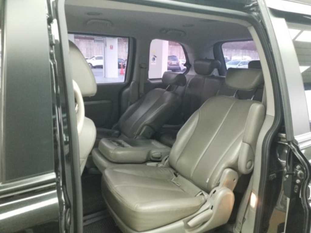 KIA Carnival - Vista 8