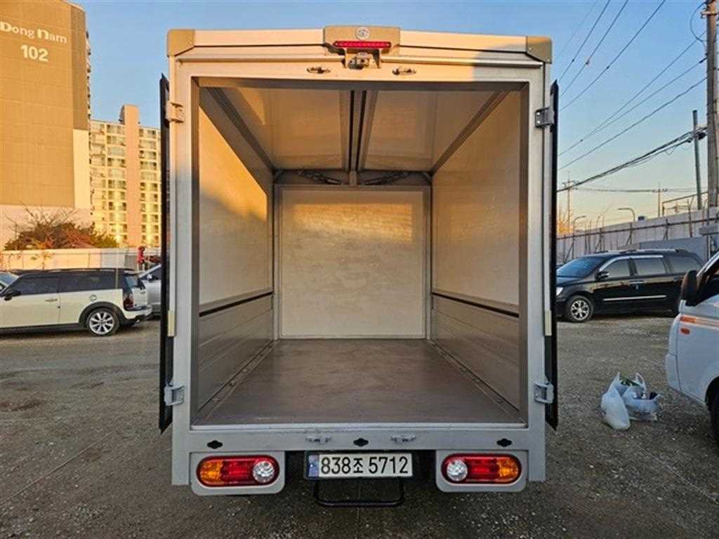 Small Truck Top_Wingbody 2023 Blanco - Importación desde Corea - HF Imports Iquique - Foto 20
