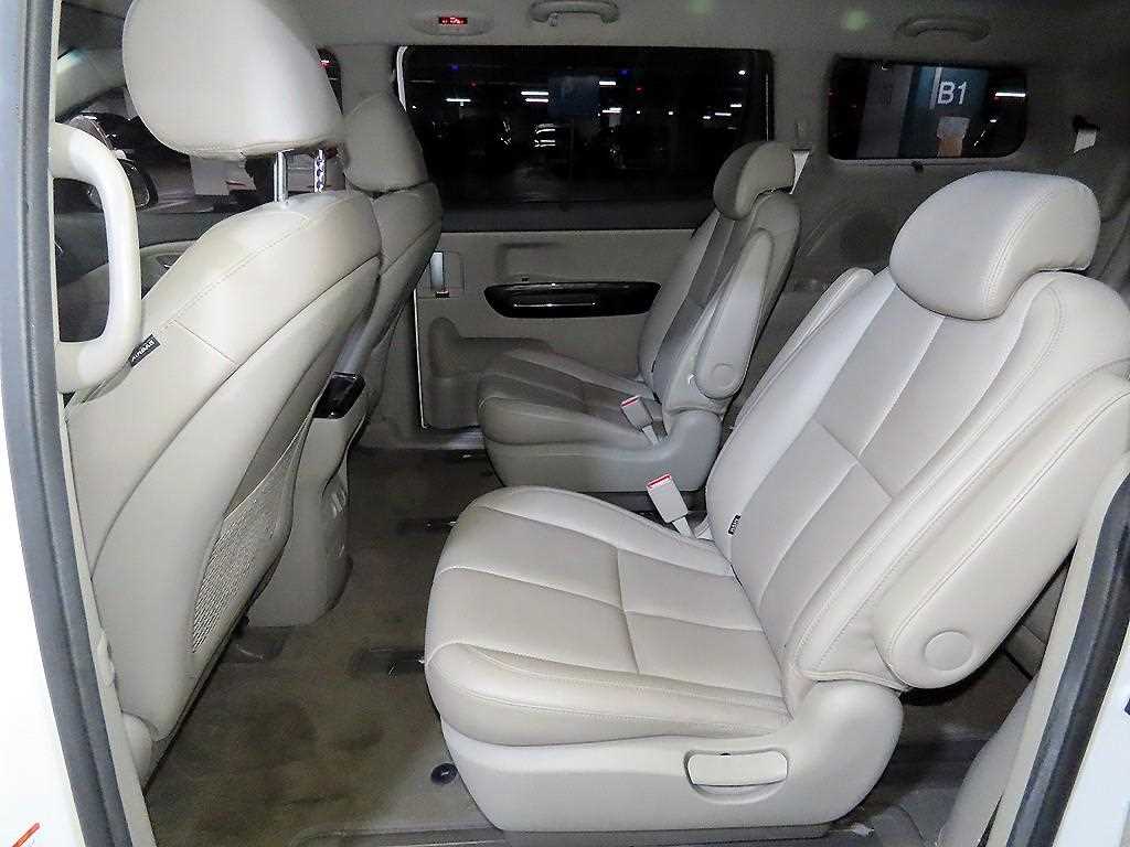 KIA Carnival - Vista 7