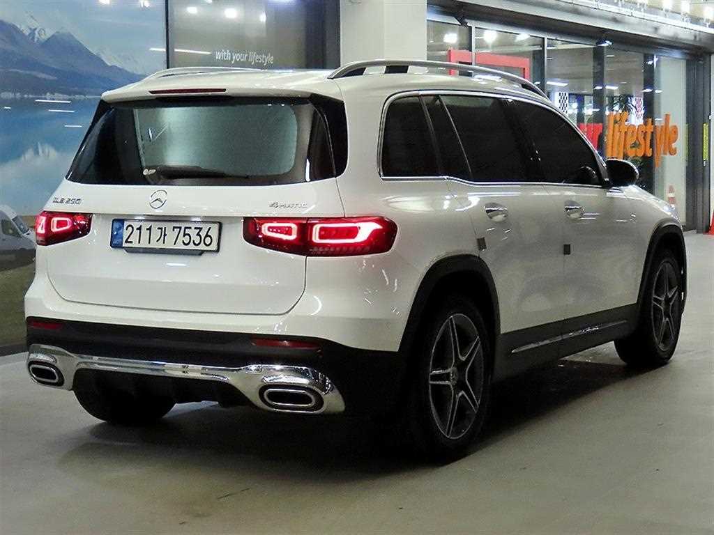 Mercedes Benz GLB Class - Vista 4