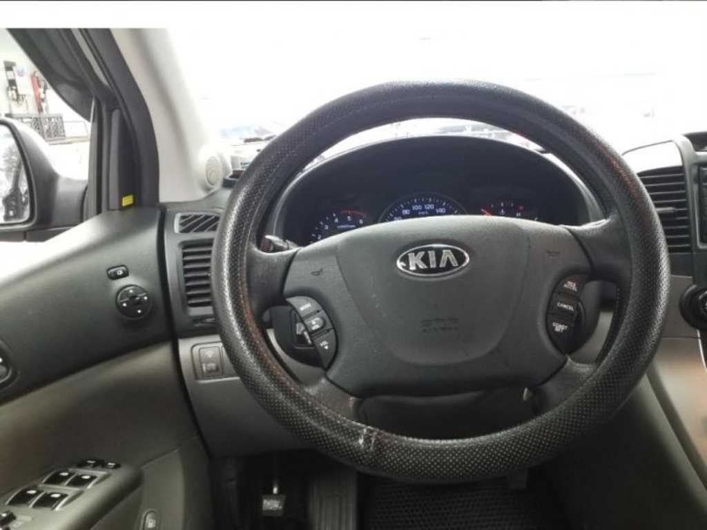 KIA Carnival - Vista 11