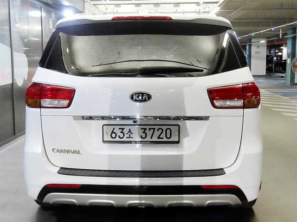 KIA Carnival - Vista 5