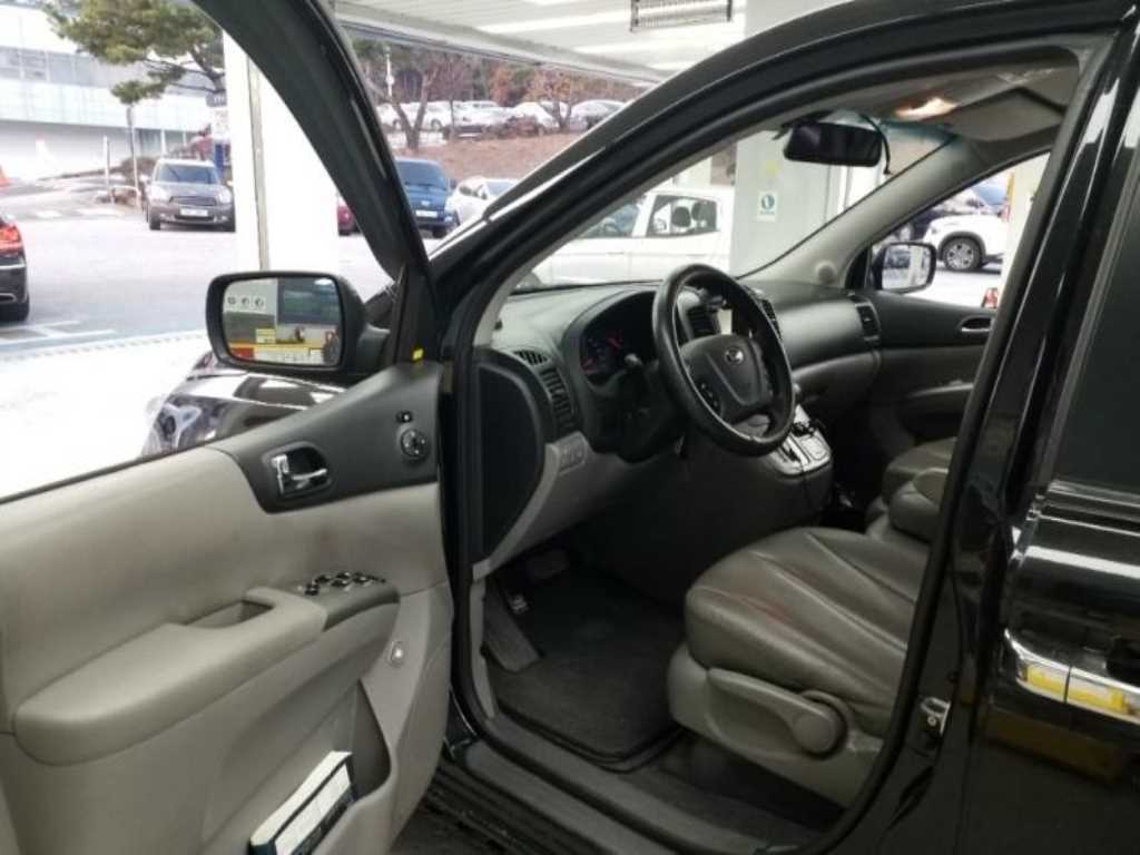 KIA Carnival - Vista 12