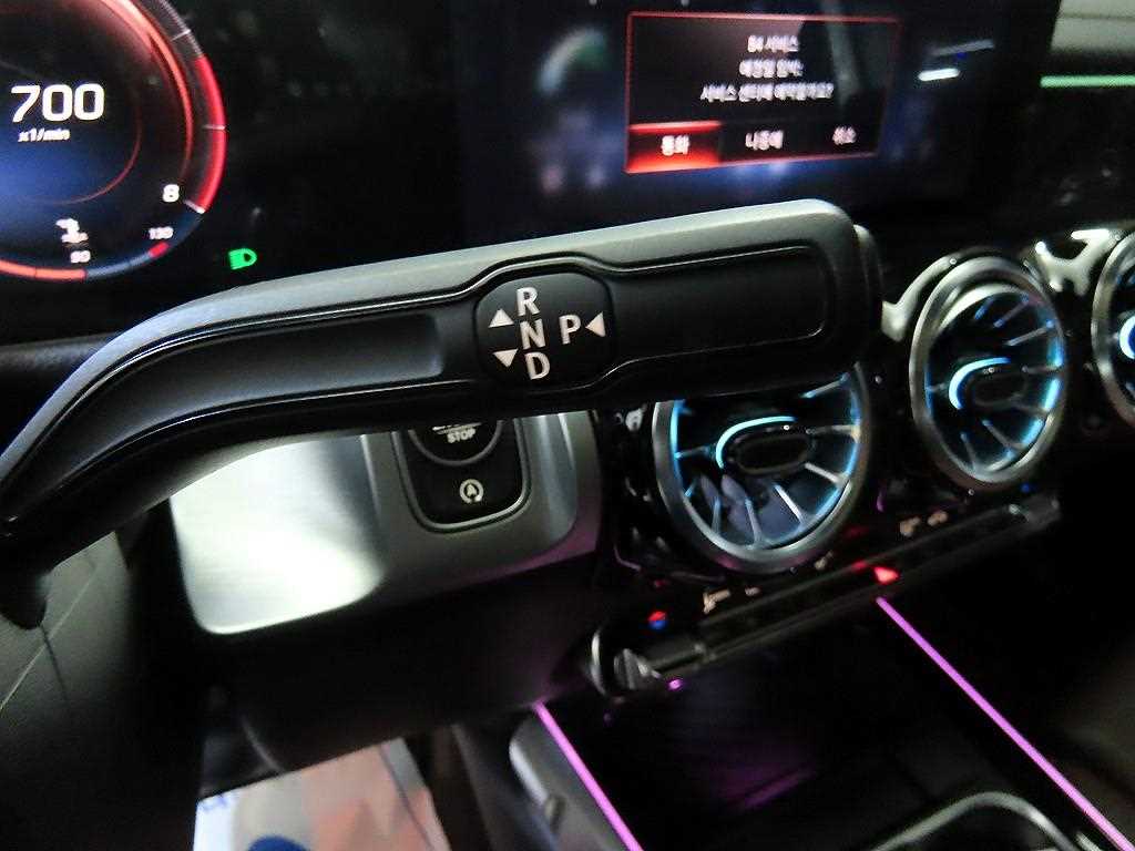 Mercedes Benz GLB Class - Vista 12